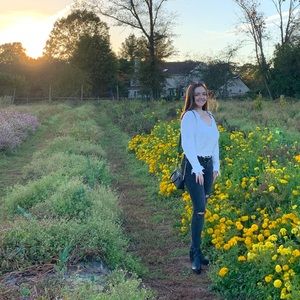 Meet your Posher, Julia